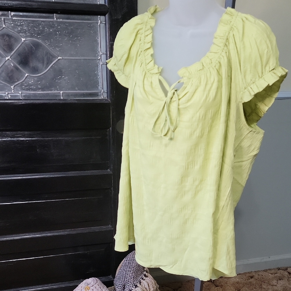 NWT DAVI & DANI Light Green Ruffled Blouse Keyhole Tie Woman Size 1XL